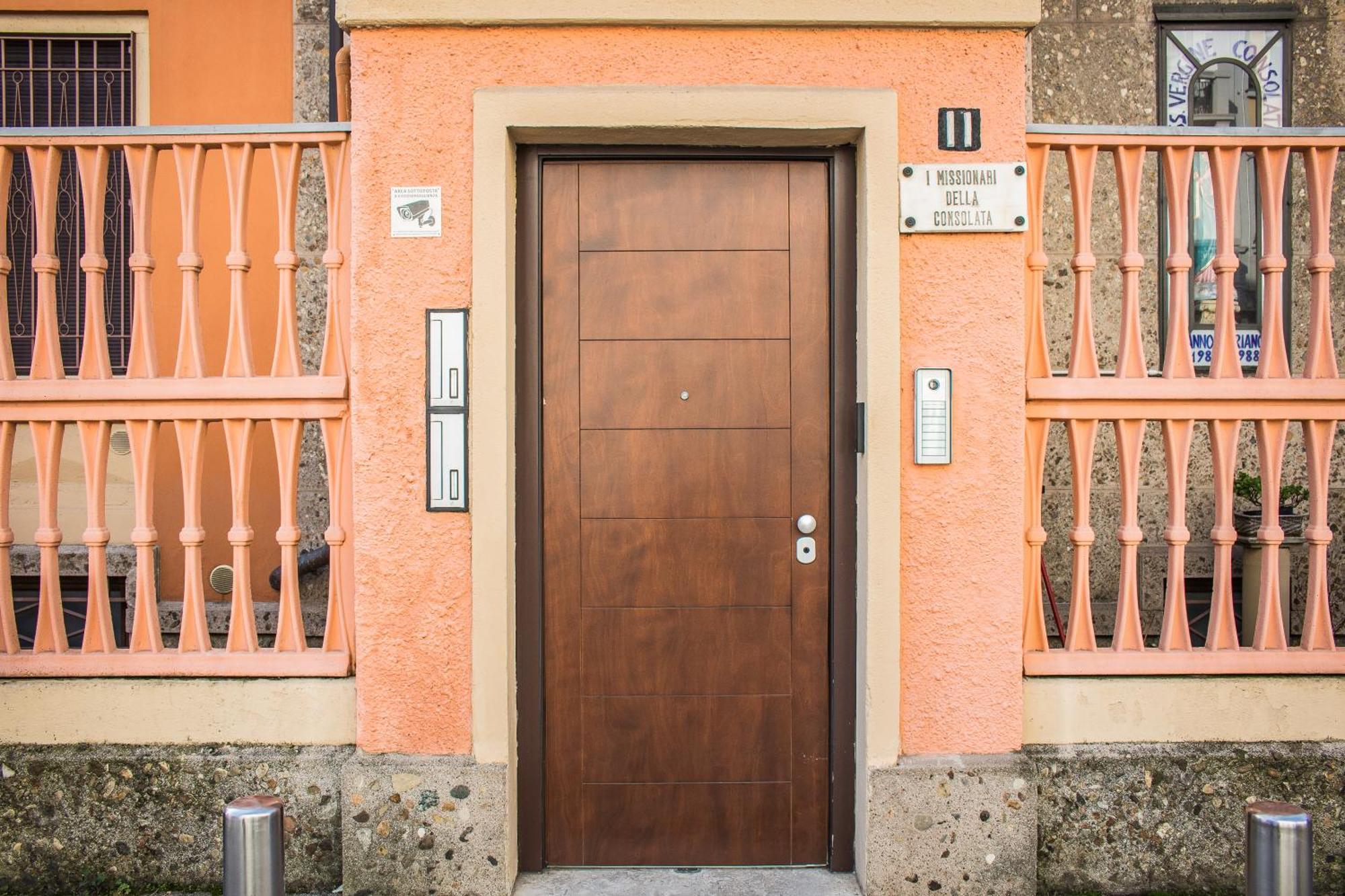 Rrrapido Holy Suites And Rooms - Via Sardegna Milan Exterior photo
