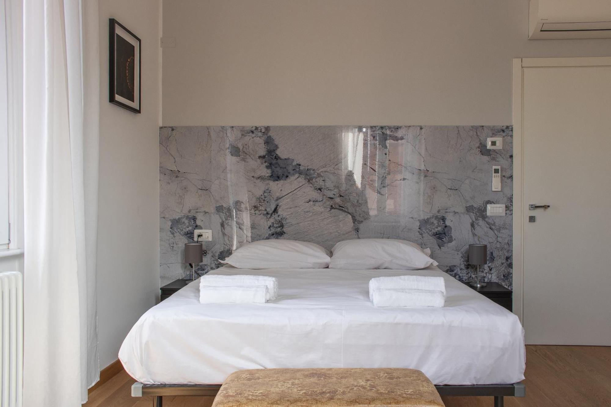 Rrrapido Holy Suites And Rooms - Via Sardegna Milan Exterior photo