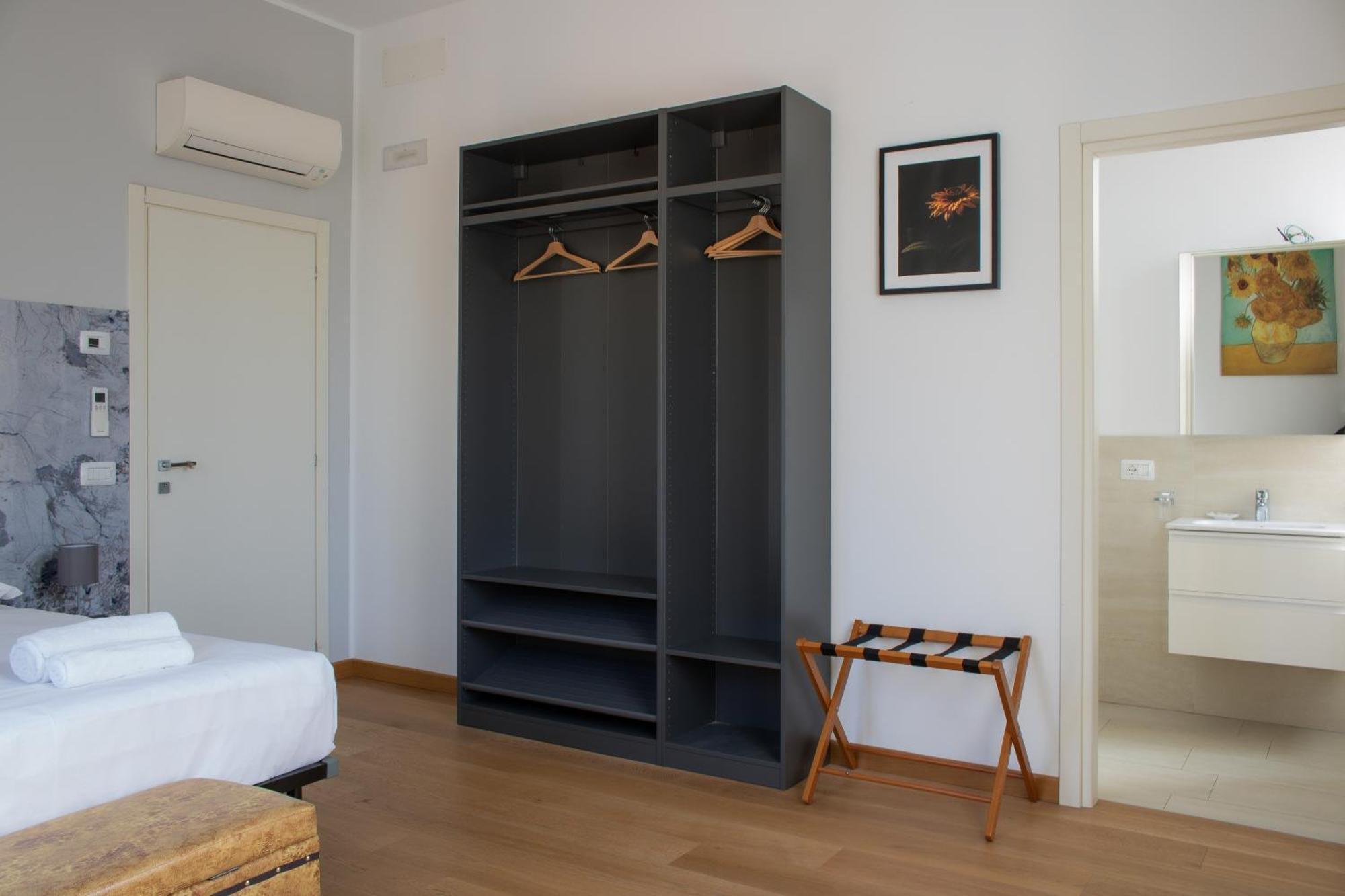Rrrapido Holy Suites And Rooms - Via Sardegna Milan Exterior photo