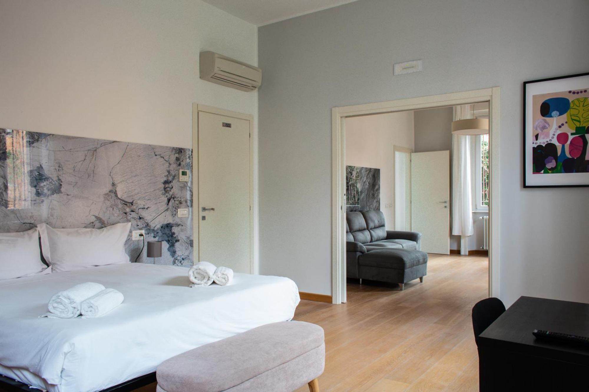 Rrrapido Holy Suites And Rooms - Via Sardegna Milan Exterior photo