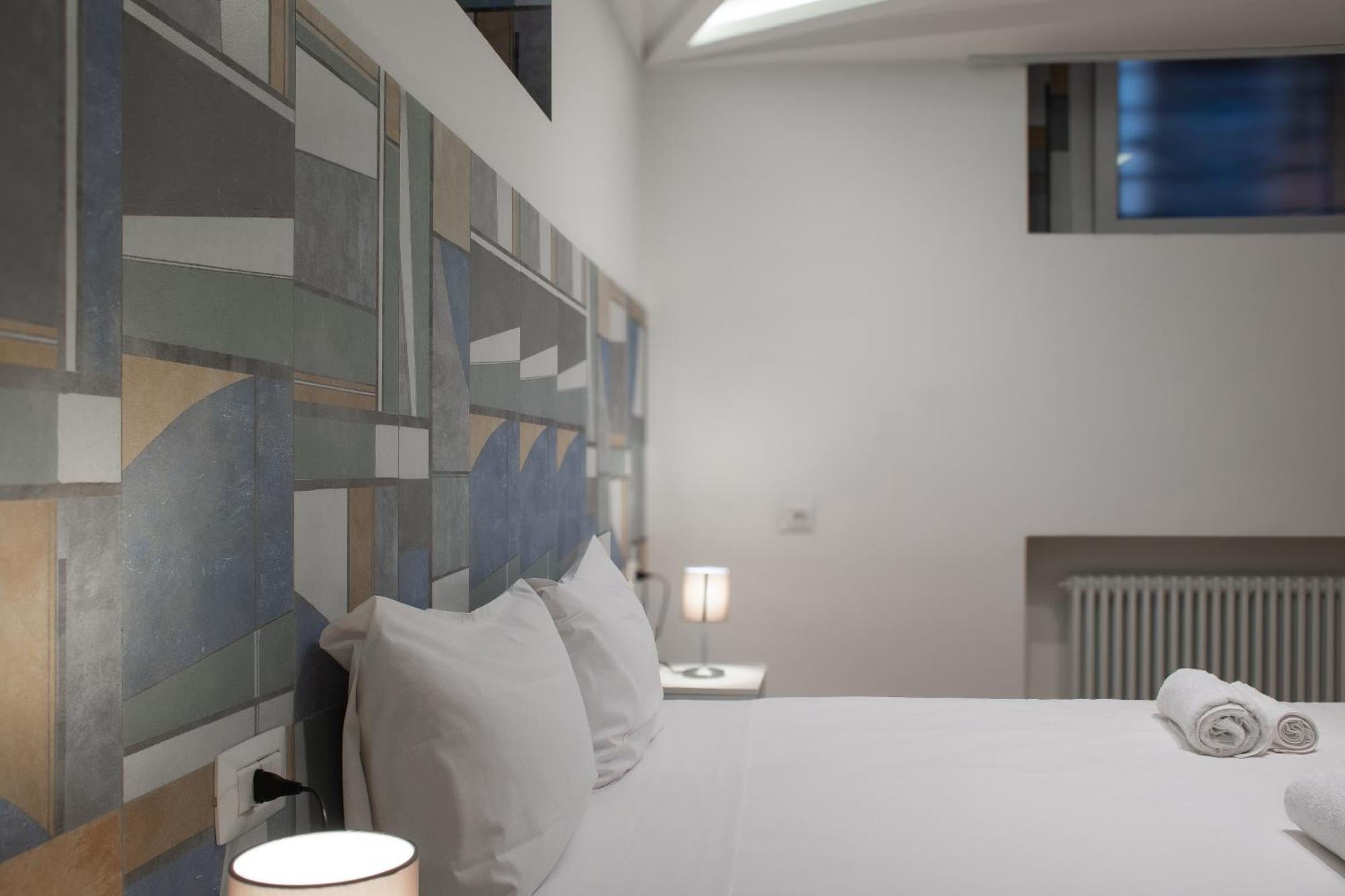 Rrrapido Holy Suites And Rooms - Via Sardegna Milan Exterior photo
