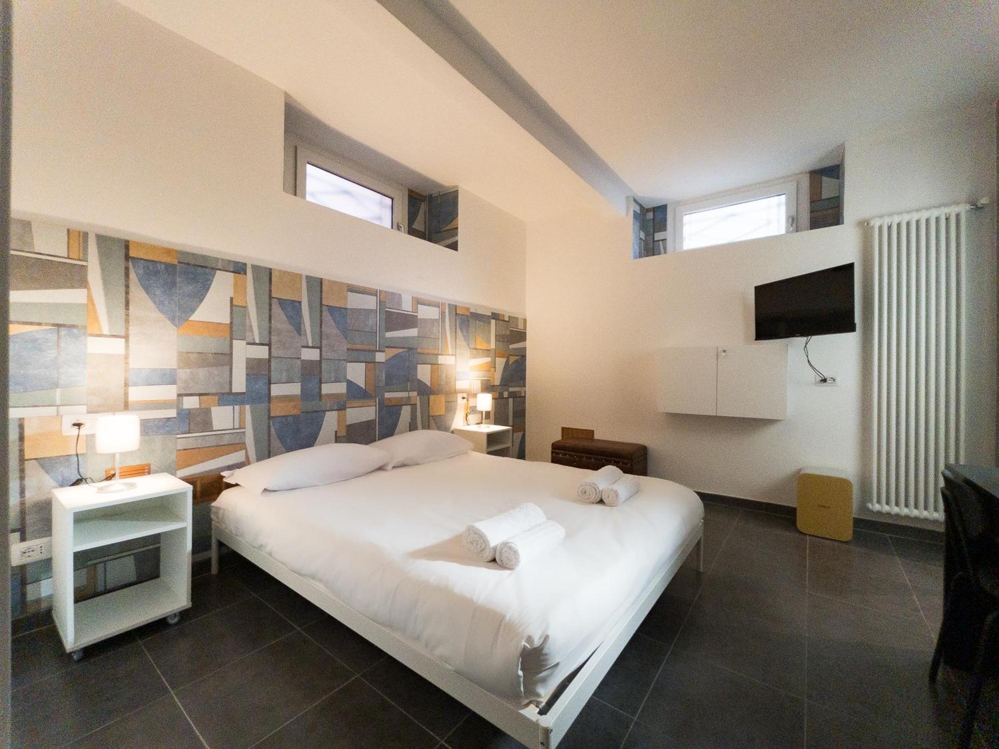 Rrrapido Holy Suites And Rooms - Via Sardegna Milan Exterior photo