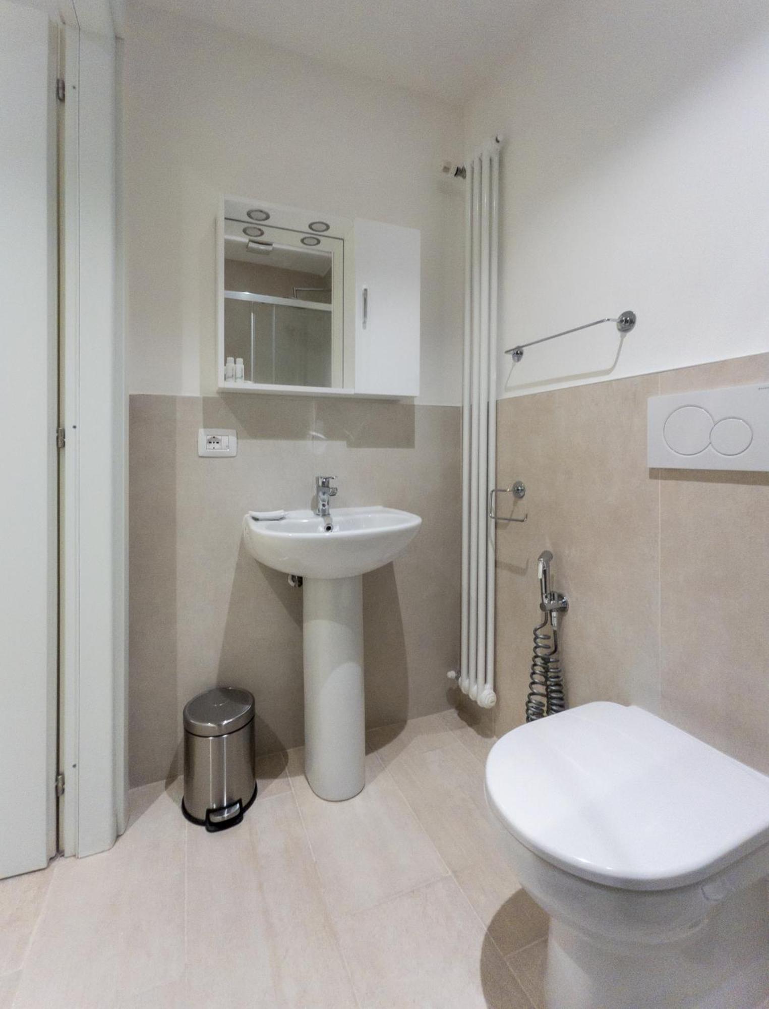 Rrrapido Holy Suites And Rooms - Via Sardegna Milan Exterior photo