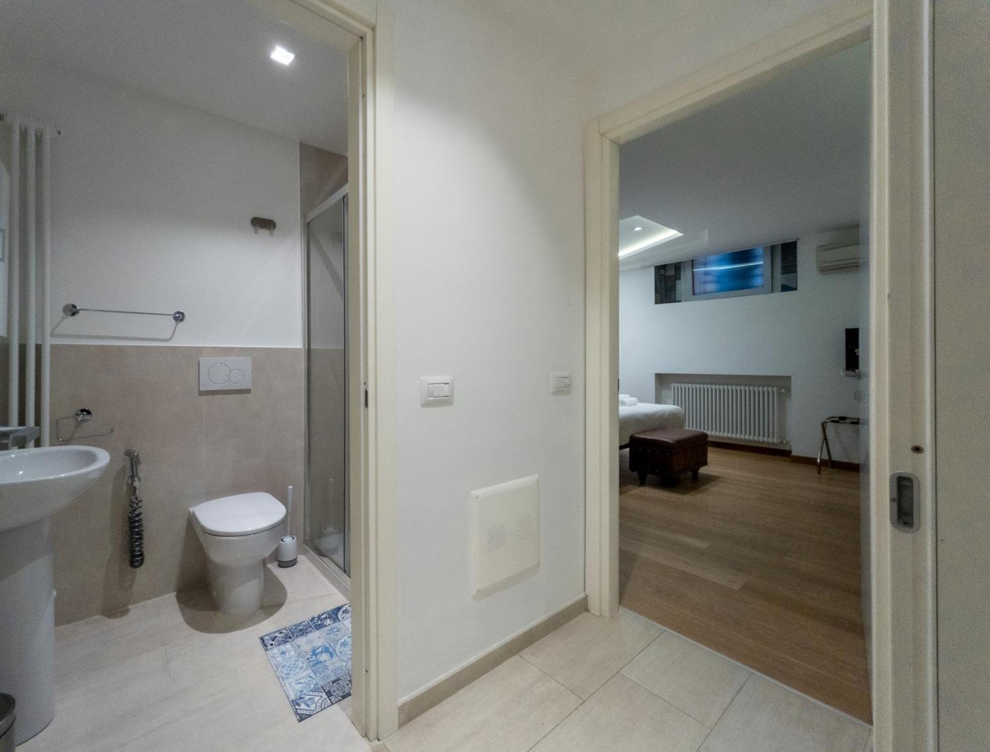 Rrrapido Holy Suites And Rooms - Via Sardegna Milan Exterior photo