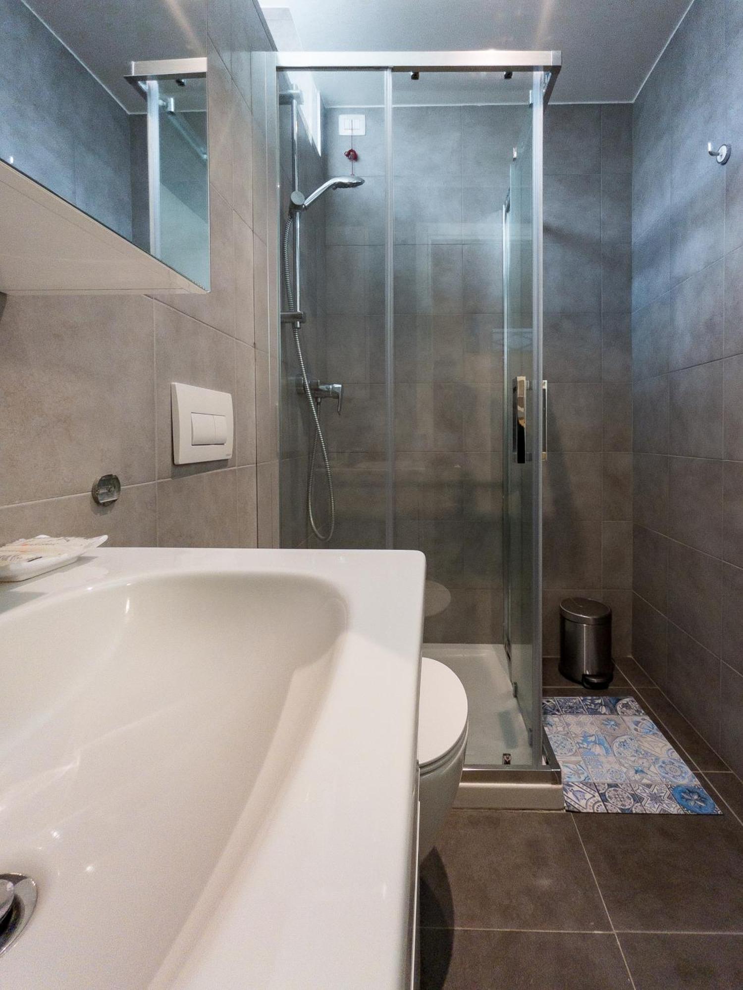 Rrrapido Holy Suites And Rooms - Via Sardegna Milan Exterior photo