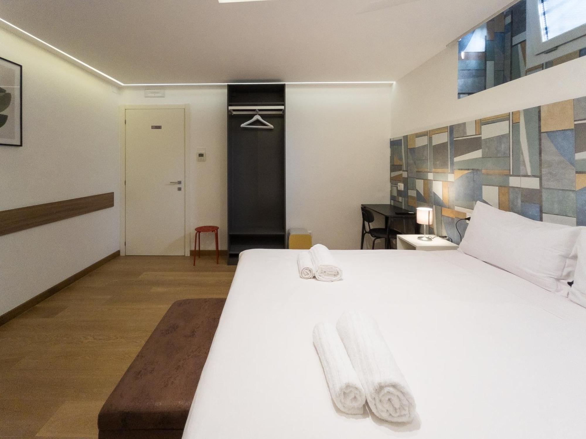 Rrrapido Holy Suites And Rooms - Via Sardegna Milan Exterior photo